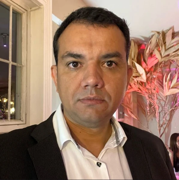 André